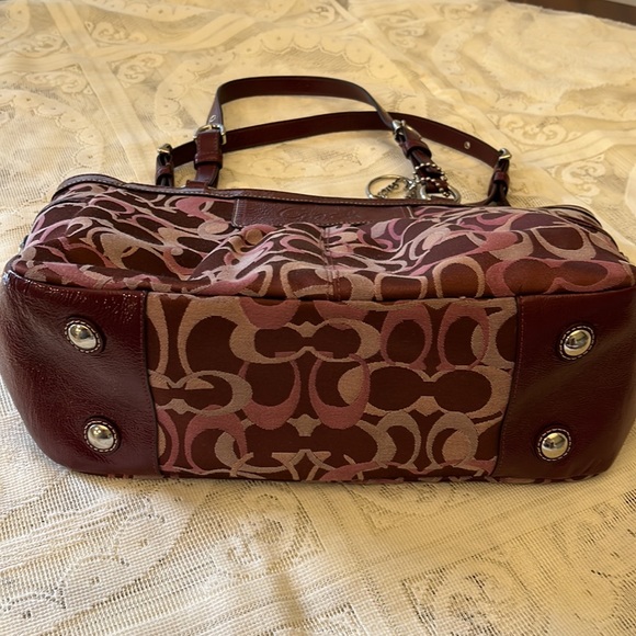 Beautiful Coach signature handbag, near perfect condition, burgundy - Picture 3 of 8